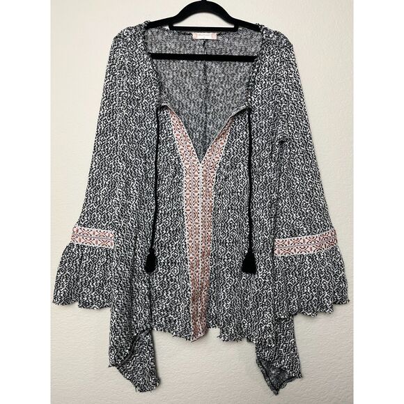 Altar’d State Boho Indie Embroidered Bell Sleeve Black White Tunic Top‎ Size S - Picture 1 of 6